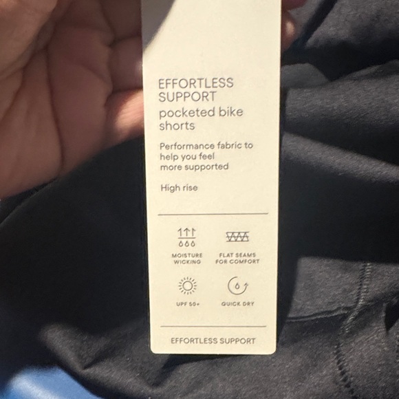 Size M All In Motion Women’s Black Pocketed Biker Shorts 6”inseam - Picture 6 of 9